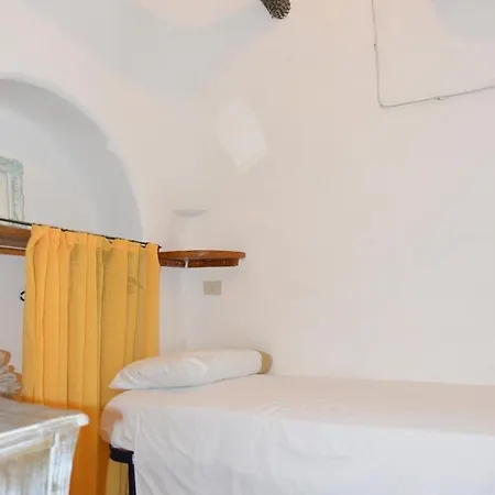 Trullo Specchia Montalbano (Apulia)