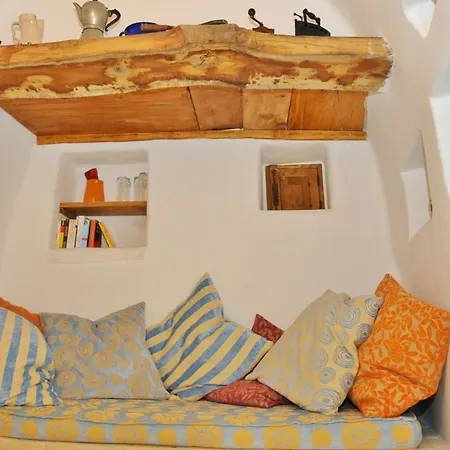 Trullo Specchia