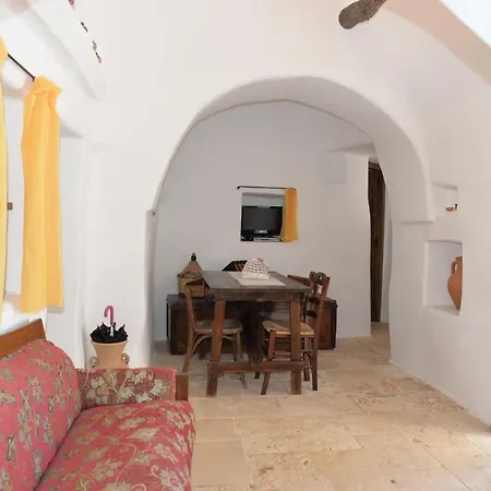 Trullo Specchia بيت للعطل *